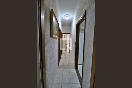 Casa à venda com 180m², 3 quartos e 6 vagasCorredor