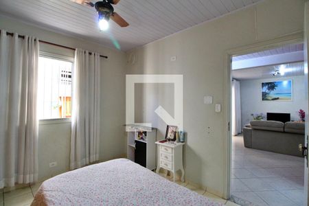 Casa à venda com 180m², 3 quartos e 6 vagasQuarto 1 (fundos)