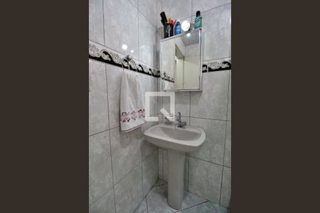 Casa à venda com 180m², 3 quartos e 6 vagasBanheiro (fundos)