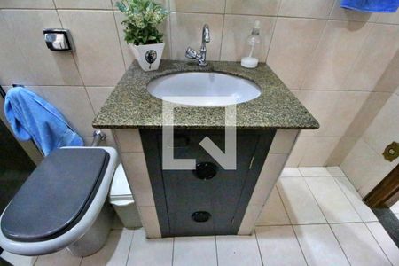 Casa à venda com 180m², 3 quartos e 6 vagasBanheiro Social - Pia e armário