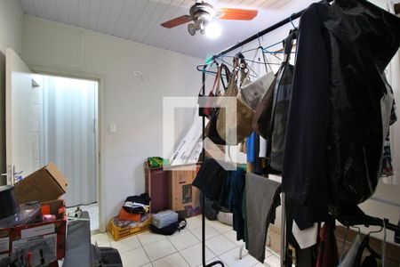 Casa à venda com 180m², 3 quartos e 6 vagasQuarto 2 (fundos)