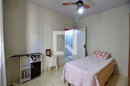 Casa à venda com 180m², 3 quartos e 6 vagasQuarto 1 (fundos)