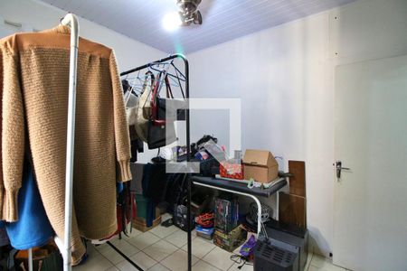 Casa à venda com 180m², 3 quartos e 6 vagasQuarto 2 (fundos)