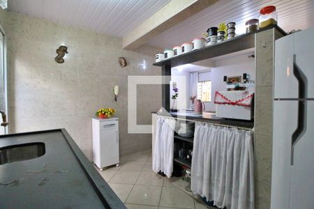 Casa à venda com 180m², 3 quartos e 6 vagasCozinha (fundos)