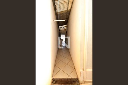 Casa à venda com 180m², 3 quartos e 6 vagasCorredor lateral