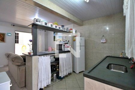 Casa à venda com 180m², 3 quartos e 6 vagasCozinha (fundos)