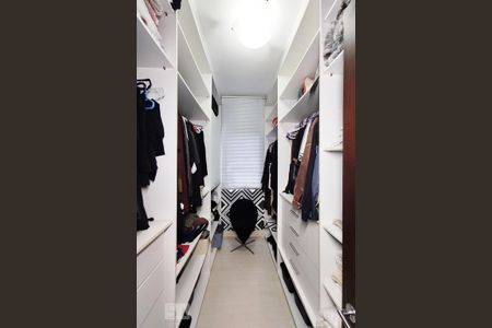 Apartamento à venda com 132m², 3 quartos e 3 vagas Apartamento à venda com 132m², 3 quartos e 3 vagasCloset da Suíte 2