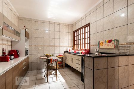 Casa à venda com 300m², 3 quartos e 4 vagas Casa à venda com 300m², 3 quartos e 4 vagasCozinha