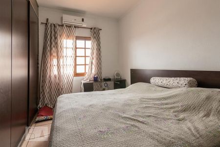 Casa à venda com 300m², 3 quartos e 4 vagas Casa à venda com 300m², 3 quartos e 4 vagasQuarto suíte