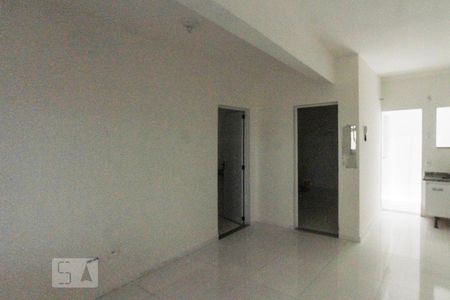 Sala e cozinha de apartamento para alugar com 1 quarto, 30m² em Vila Ivone, São Paulo