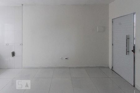 Sala e cozinha de apartamento para alugar com 1 quarto, 30m² em Vila Ivone, São Paulo
