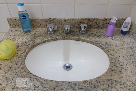 Casa de condomínio à venda com 150m², 3 quartos e 2 vagas Casa de condomínio à venda com 150m², 3 quartos e 2 vagasBanheiro da Suíte