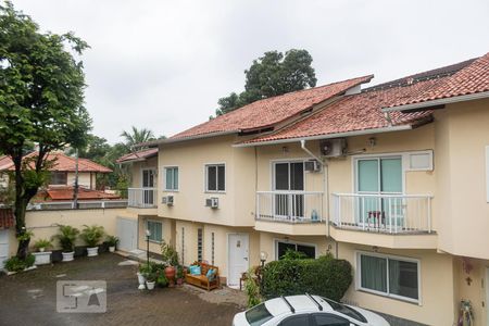 Casa de condomínio à venda com 150m², 3 quartos e 2 vagas Casa de condomínio à venda com 150m², 3 quartos e 2 vagasVista da Suíte