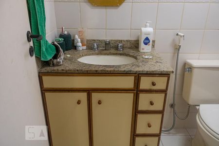 Casa de condomínio à venda com 150m², 3 quartos e 2 vagas Casa de condomínio à venda com 150m², 3 quartos e 2 vagasBanheiro do Corredor