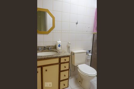 Casa de condomínio à venda com 150m², 3 quartos e 2 vagas Casa de condomínio à venda com 150m², 3 quartos e 2 vagasBanheiro do Corredor