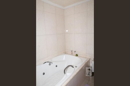 Casa à venda com 400m², 5 quartos e 7 vagasBanheiro da Suíte 1