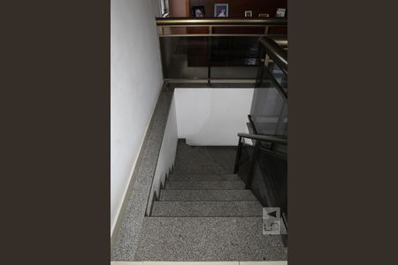 Casa à venda com 400m², 5 quartos e 7 vagasEscada