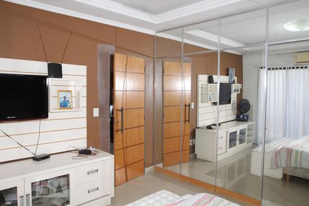 Casa à venda com 400m², 5 quartos e 7 vagasSuíte 1