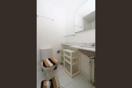 Apartamento à venda com 70m², 2 quartos e 1 vaga Apartamento à venda com 70m², 2 quartos e 1 vagaBanheiro Social