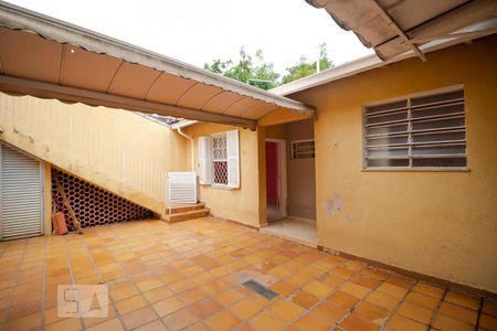 Casa à venda com 230m², 5 quartos e 4 vagas Casa à venda com 230m², 5 quartos e 4 vagasQuintal com Churrasqueira