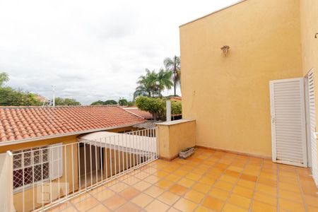 Casa à venda com 230m², 5 quartos e 4 vagas Casa à venda com 230m², 5 quartos e 4 vagasVaranda do Quarto 02 e Suíte 01