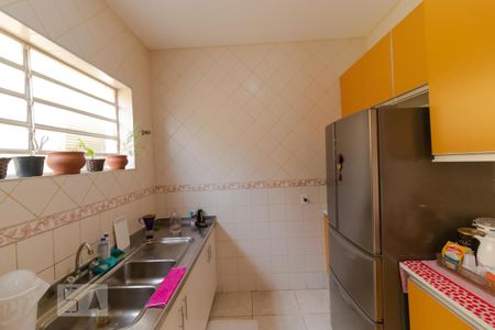 Casa à venda com 230m², 5 quartos e 4 vagas Casa à venda com 230m², 5 quartos e 4 vagasCozinha