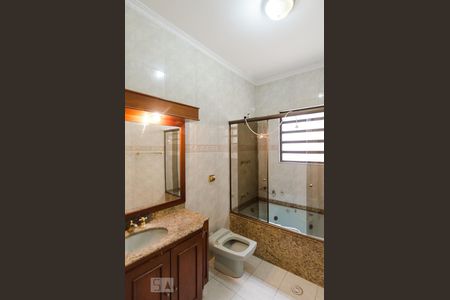 Casa à venda com 400m², 4 quartos e 6 vagas Casa à venda com 400m², 4 quartos e 6 vagasBanheiro da suíte