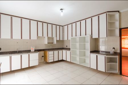 Casa à venda com 400m², 4 quartos e 6 vagas Casa à venda com 400m², 4 quartos e 6 vagasCozinha