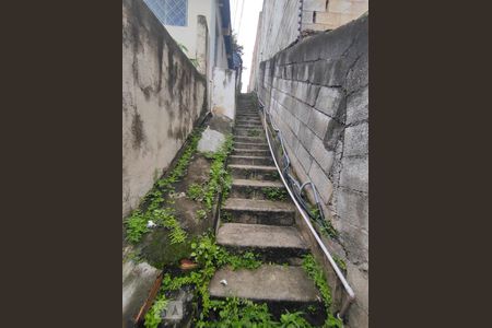 Casa para alugar com 40m², 1 quarto e sem vaga Casa para alugar com 40m², 1 quarto e sem vagaescada acesso casa