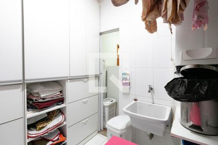 Apartamento para alugar com 136m², 4 quartos e 1 vaga Apartamento para alugar com 136m², 4 quartos e 1 vagaCozinha e Área de Serviço