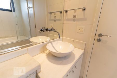 Apartamento à venda com 117m², 3 quartos e 2 vagasBanheiro da Suíte