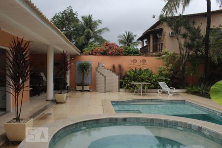 Casa de condomínio à venda com 387m², 6 quartos e 2 vagasÁrea Externa - Piscina