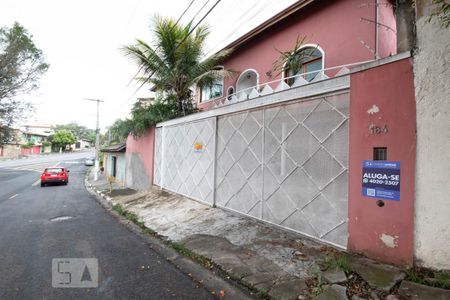 Casa à venda com 280m², 3 quartos e 8 vagas Casa à venda com 280m², 3 quartos e 8 vagasFachada