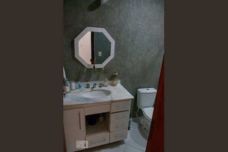 Casa à venda com 150m², 3 quartos e 1 vagaBanheiro