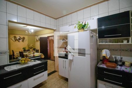 Casa à venda com 174m², 3 quartos e 5 vagas Casa à venda com 174m², 3 quartos e 5 vagasCozinha