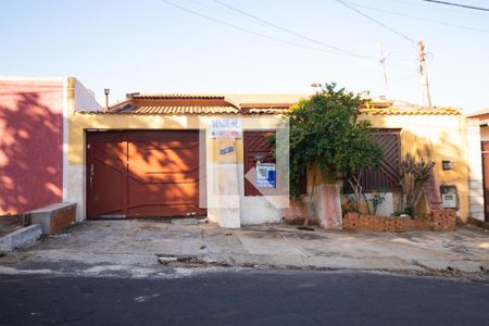 Casa à venda com 174m², 3 quartos e 5 vagas Casa à venda com 174m², 3 quartos e 5 vagasFachada