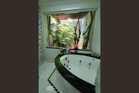 Casa para alugar com 350m², 4 quartos e 4 vagasBanheiro Suite 1