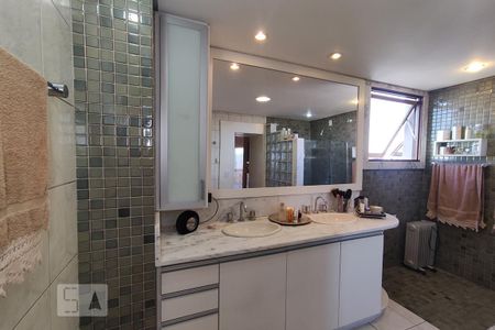 Apartamento à venda com 190m², 3 quartos e 2 vagasBanheiro da Suíte