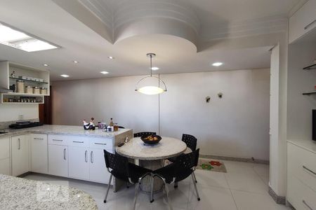 Apartamento à venda com 190m², 3 quartos e 2 vagasCozinha