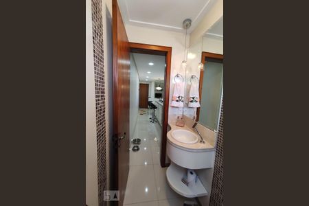 Apartamento à venda com 190m², 3 quartos e 2 vagasBanheiro de Serviço