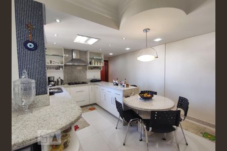 Apartamento à venda com 190m², 3 quartos e 2 vagasCozinha