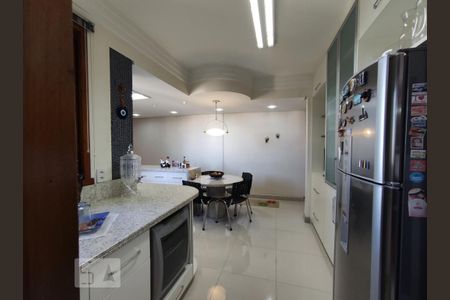 Apartamento à venda com 190m², 3 quartos e 2 vagasCozinha