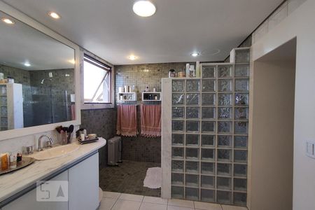 Apartamento à venda com 190m², 3 quartos e 2 vagasBanheiro da Suíte