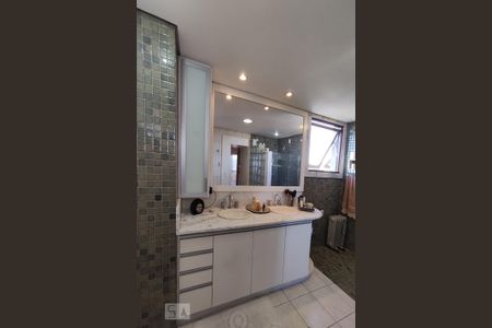 Apartamento à venda com 190m², 3 quartos e 2 vagasBanheiro da Suíte