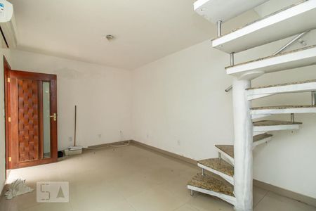 Sala de casa para alugar com 2 quartos, 180m² em Irajá, Rio de Janeiro
