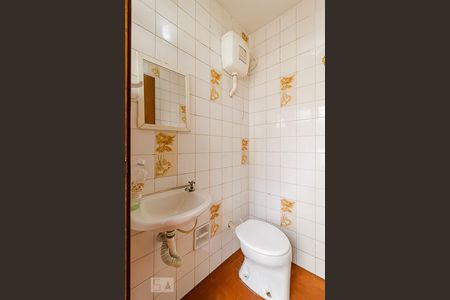 Casa à venda com 163m², 2 quartos e 2 vagas Casa à venda com 163m², 2 quartos e 2 vagasBanheiro de Serviço