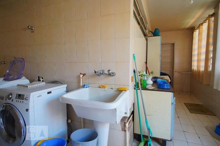 Casa à venda com 250m², 4 quartos e 2 vagasArea de Serviço