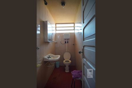 Casa à venda com 250m², 4 quartos e 2 vagasBanheiro de Serviço