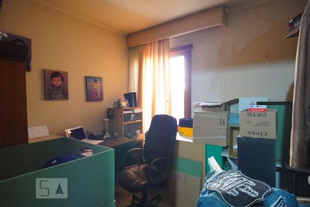 Casa à venda com 250m², 4 quartos e 2 vagasEscritório