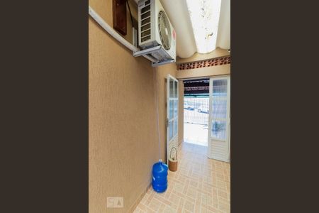 Casa à venda com 120m², 2 quartos e 2 vagasCorredor